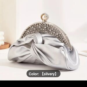 Elegant Silver Rhinestone Clutch